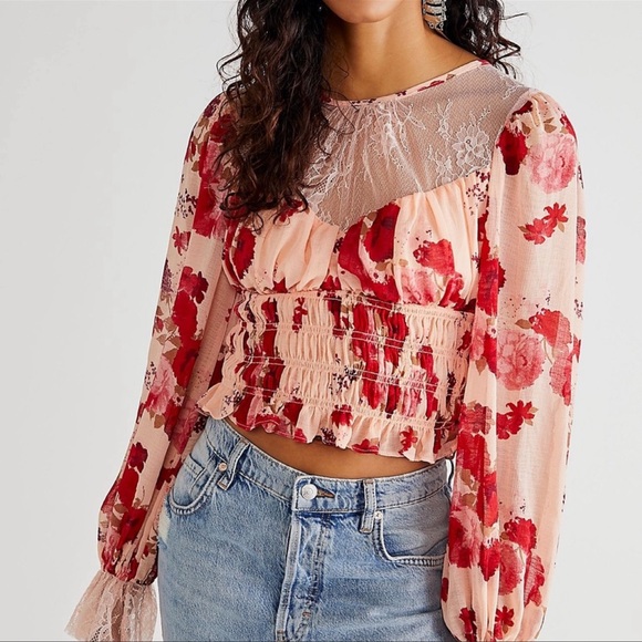 NEW✨🛍️ Free People Daphne Abstract Floral Blouse with Ruching in Pink - Picture 2 of 9